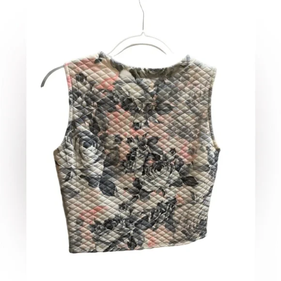 NWOT Gianni Bini Rose Print Quilted Crop Top - Perfect condition, never worn🌷🌹 - Picture 5 of 7